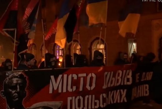 Marsz nacjonalistów ukraińskich we Lwowie (fot. screen materiału przygotowanego przez telewizję "1+1")