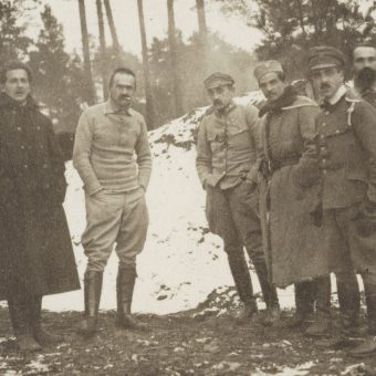 Piłsudski i oficerowie podczas kampanii wołyńskiej