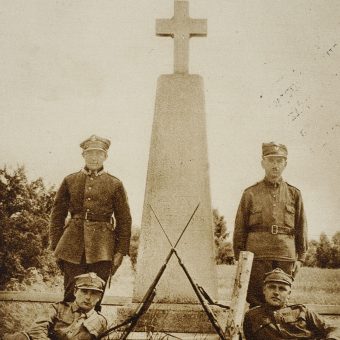Pomnik poległych legionistów na polach mołotkowskich