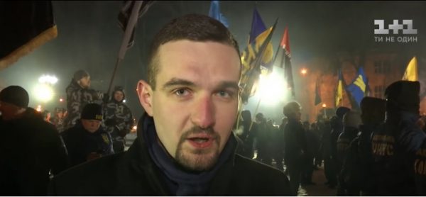 Światosław Siryj w czasie marszu nacjonalistów (fot. screen materiału przygotowanego przez telewizję "1+1")