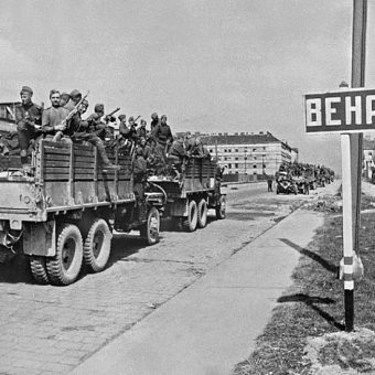 Pierwsze oddziały Armii Czerwonej pojawiły się na przedpolu Wiednia w pierwszym tygodniu kwietnia 1945 roku.