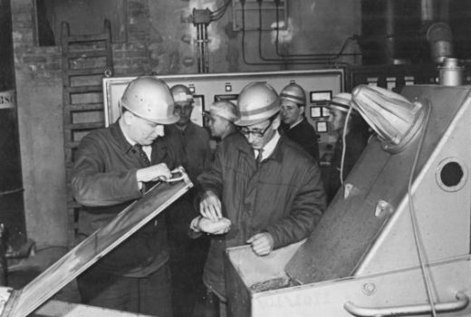 Władze PRL wierzyły, że tworzywa sztuczne wprowadzą PRL w nowoczesność. Na zdjęciu zakład produkcji polietylenu w NRD.