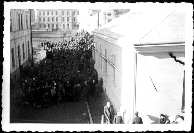 Deportacja sanockich Żydów za San do radzieckiej strefy okupacyjnej. Operacja przeprowadzona w październiku 1939 roku przez Einsatzkommando I. w Sanoku. Czy Kościół pomagał wtedy starozakonnym?