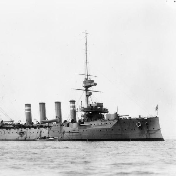 W katastrofie krążownika zginęło ponad 700 osób, w tym brytyjski minister wojny, Horatio Kitchener.