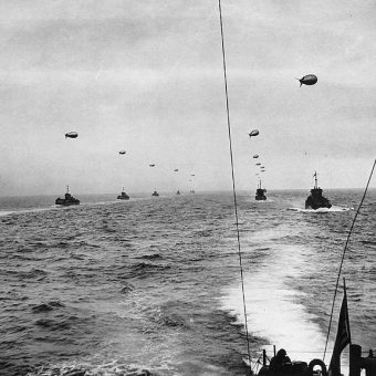 W trakcie desantu morskiego na plaże Normandii przerzucono ponad 130 tysięcy żołnierzy piechoty i sił specjalnych.