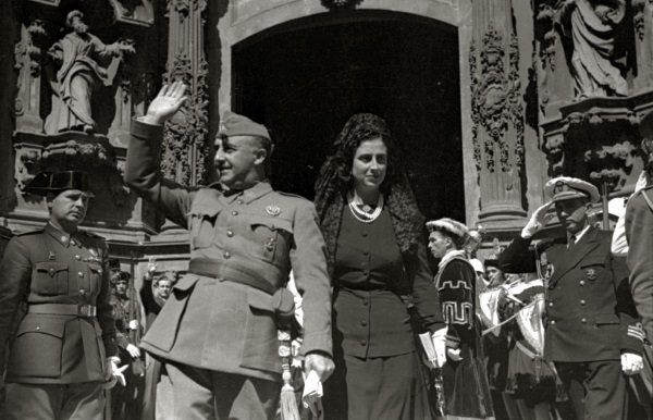 Francisco Franco z żoną (fot. Vincente Martin, lic. CCA SA 3.0 U)