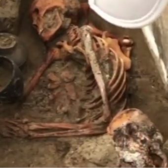 Syberyjska mumia sprzed 2000 lat (fot. screen materiału przygotowanego przez Izwiestia)