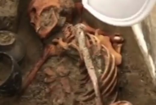 Syberyjska mumia sprzed 2000 lat (fot. screen materiału przygotowanego przez Izwiestia)