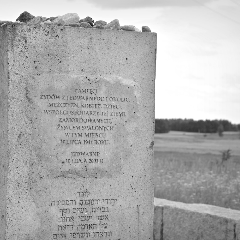 W pogromie w Jedwabnem zginęło co najmniej 340 osób.