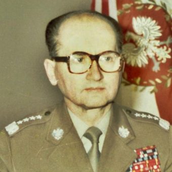 Generał Wojciech Jaruzelski pełnił urząd prezydenta PRL, a następnie prezydenta III RP od lipca 1989 do grudnia 1990.