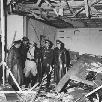 W wyniku wybuchu sala konferencyjna, w której Hitler odbywał narady, została niemal doszczętnie zniszczona.