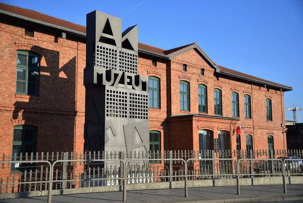 O zbrodniach popełnionych przez żołnierzy AK należy opowiadać jak o każdym innym fakcie historycznym - twierdzi Wojciech Lada. Na zdjęciu Muzeum AK w Krakowie. O zbrodniach popełnionych przez żołnierzy AK należy opowiadać jak o każdym innym fakcie historycznym - twierdzi Wojciech Lada. Na zdjęciu Muzeum AK w Krakowie.