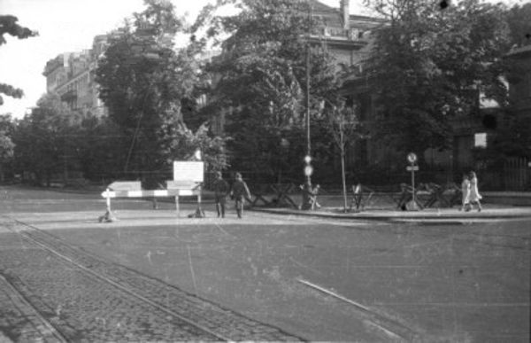 W 1944 roku nawet w centralnych, warszawskich oddziałach Armii Krajowej zaczęło się polowanie na agentów, zarówno niemieckich, jak i sowieckich.