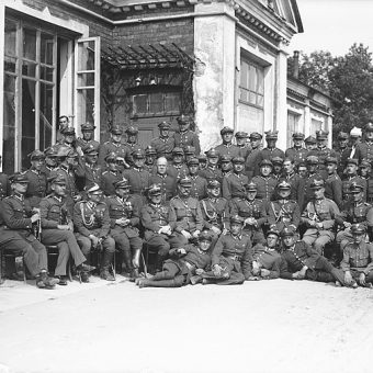 Oficerowie i podoficerowie 27 Dywizji Piechoty w 1928 roku.