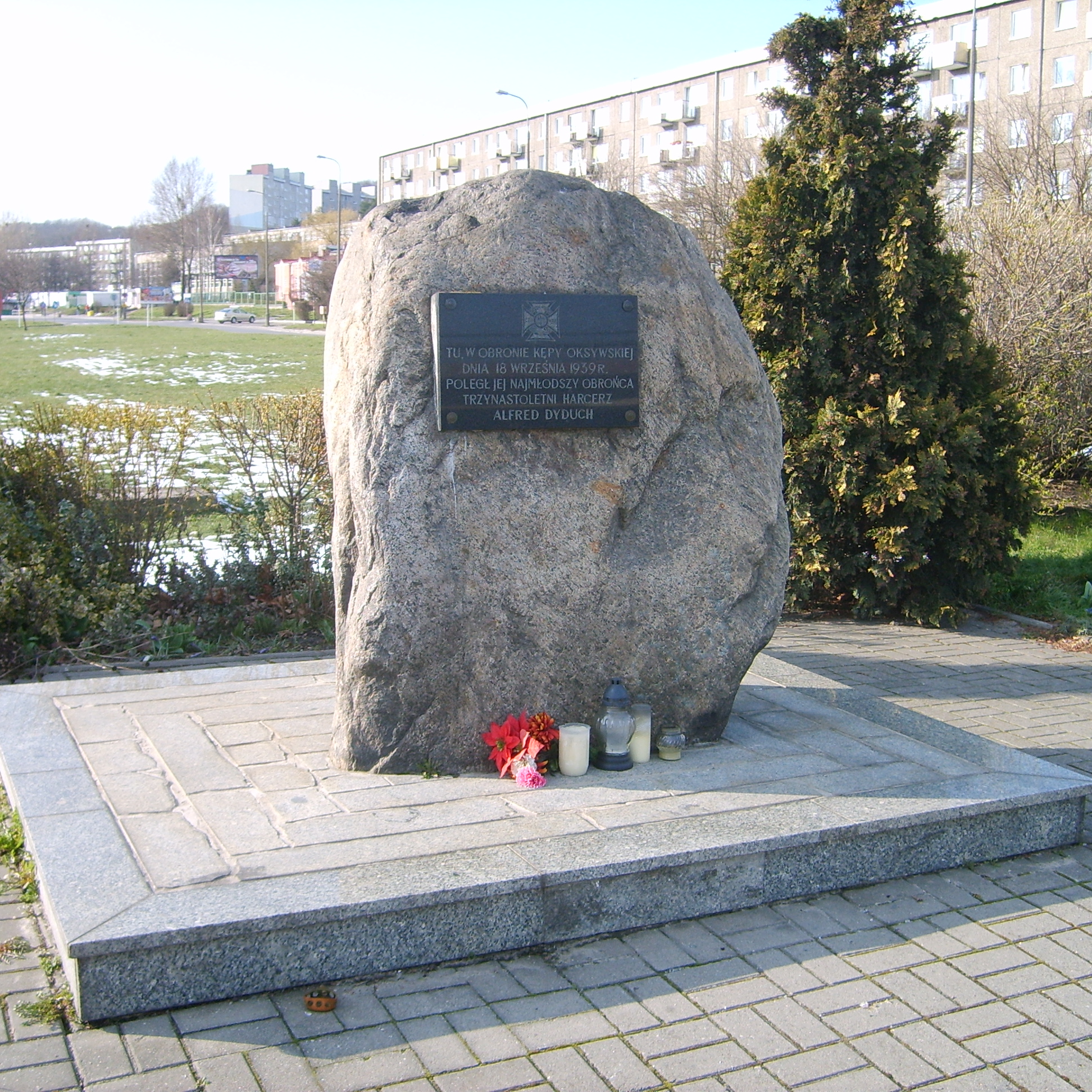 Pomnik upamiętniający Alfreda Dyducha- najmłodszego obrońcę Kempy Oksywskiej.