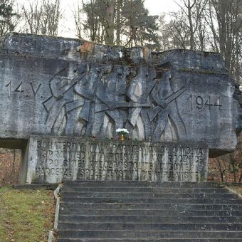 Pomnik upamiętniający bitwę pod Rąblowem.