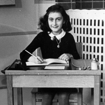 W momencie aresztowania Anna Frank miała 15 lat.