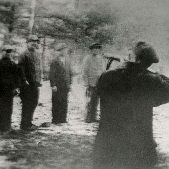 Zdjęcie na którym uwieczniono jedną z wielu egzekucji Polaków z Pomorza.