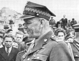 Oddziałami 1 i 2 Dywizji Piechoty dowodził generał Zygmunt Berling.