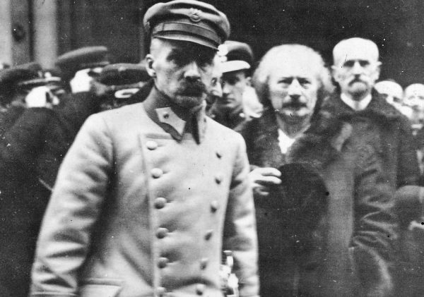 Gibsona raziło między innymi to, że każdy ważniejszy polityk w kraju miał swoją tajną służbę. Na zdjęciu Naczelnik Państwa Józef Piłsudski i premier Ignacy Jan Paderewski. Luty 1919 roku.