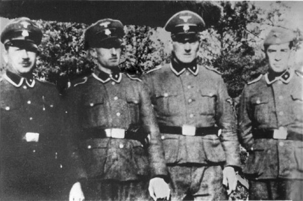Niemiecko-austriacka załoga obozu liczyła około 25-30 osób. Na zdjęciu esesmani Paul Bredow, Willi Mentz, Max Möller, and Josef Hirtreiter.