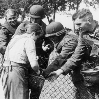 Nie tylko przedstawiciele niemieckiej mniejszości w Polsce (na zdjęciu) dobrze wspominali moment kontaktu z żołnierzami Wehrmachtu. 