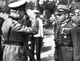 Niemiecki generał Eberhard i major Henryk Sucharski tuż przed kapitulacją polskich obrońców na Westerplatte., 7 września 1939 rok.