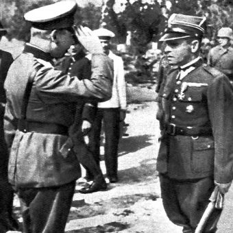 Niemiecki generał Eberhard i major Henryk Sucharski tuż przed kapitulacją polskich obrońców na Westerplatte., 7 września 1939 rok.