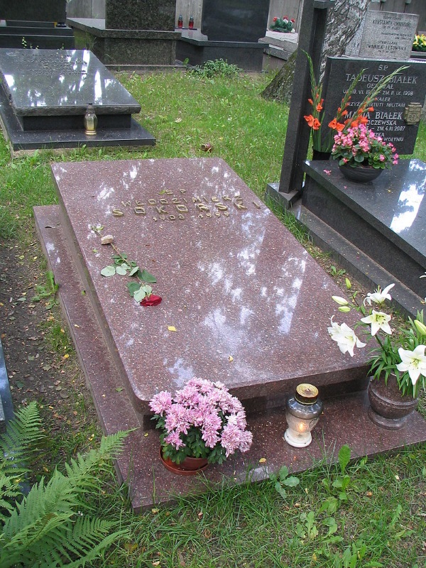 Grób Włodzimierza Sokorskiego na Cmentarzu Wojskowym na Powązkach w Warszawie (fot. domena publiczna)