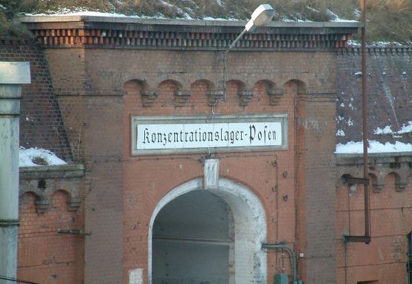 Konzentrationslager Posen – Obóz Koncentracyjny Poznań. Napis nad wejściem do Fortu VII. Konzentrationslager Posen – Obóz Koncentracyjny Poznań. Napis nad wejściem do Fortu VII.