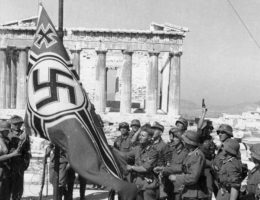 Flaga Trzeciej Rzeszy na Akropolu (fot. Bundesarchiv, Bild 101I-164-0389-23A, Theodor Scheerer, lic. CC-BY-SA 3.0)