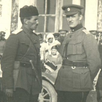 Stanisław Bułak-Bałachowicz i estoński generał Johan Laidoner w Pskowie 25 sierpnia 1919 roku. Zdjęcie i podpis z książki "Wojna domowa".