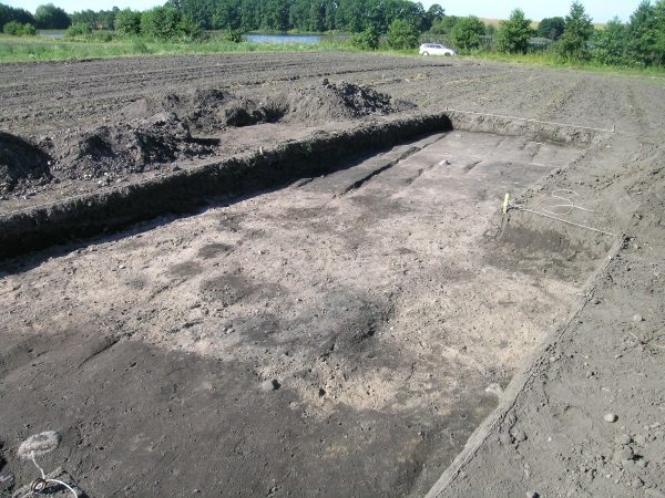 Wykopaliska w Ostrowie koło CHojnic (fot. Gżdacz, lic. CCA SA 3.0)