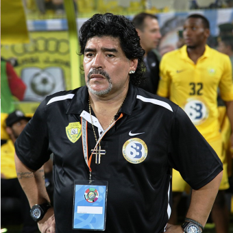 Diego Maradona nazywany niegdyś „bogiem futbolu" dziś jest kojarzony przede wszystkim z afer związanych z alkoholem i narkotykami. Diego Maradona nazywany niegdyś „bogiem futbolu" dziś jest kojarzony przede wszystkim z afer związanych z alkoholem i narkotykami.