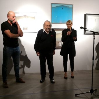 Na otwarciu wystawy pojawił się bohater wydarzenia, profesor Roman Nowotarski, przedstawiony przez kuratorów wystawy, Jolantę Jastrząb i Jakuba Adamka. 