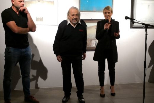 Na otwarciu wystawy pojawił się bohater wydarzenia, profesor Roman Nowotarski, przedstawiony przez kuratorów wystawy, Jolantę Jastrząb i Jakuba Adamka.