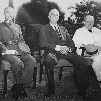 W konferencji uczestniczyli Czang Kaj-szek, Franklin Delano Roosevelt oraz Winston Churchill.