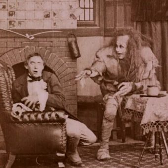 Kadr z pierwszej ekranizacji opowieści o Frankensteinie z 1910 roku (fot. domena publiczna)
