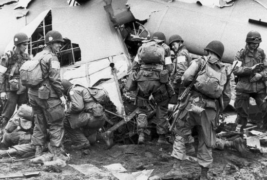 Dlaczego operacja Market Garden zakończyła się porażką? Na zdjęciu amerykańscy spadochroniarze ze 101 Dywizji Powietrznodesantowej.