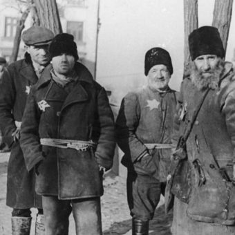 Żydzi z lubelskiego getta, 30 grudnia 1939 roku (fot. Bundesarchiv, Bild 183-E13880, lic. CC-BY-SA 3.0)