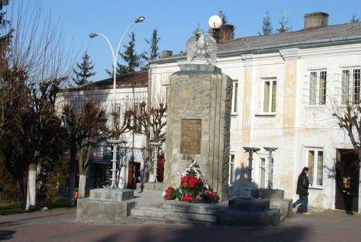 Sporny pomnik w Birczy (fot. Palkin, lic. CCA SA 2.0)