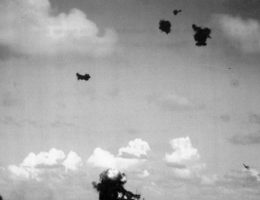 USS Hornet został zatopiony przez Japończyków podczas bitwy koło wysp Santa Cruz.