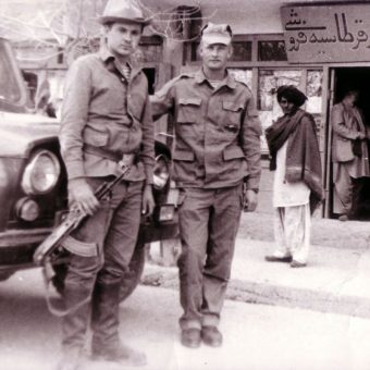Radzieccy żołnierze w Afganistanie w 1987 r. (fot. Кувакин Е. , lic. CCA SA 3.0 U)