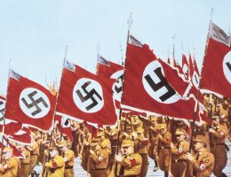 Brunatne koszule z SA defilują w czasie zjazdu NSDAP w Norymberdze we wrześniu 1939 roku.