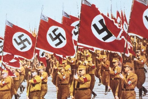 Brunatne koszule z SA defilują w czasie zjazdu NSDAP w Norymberdze we wrześniu 1939 roku.