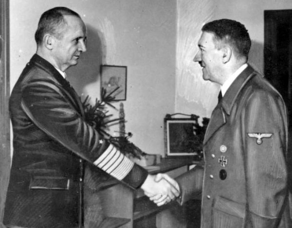 Karl Dönitz był ulubieńcem Hitlera. Wódz wyznaczył go na swojego następcę.