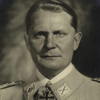 Göring uwielbiał pastelowe mundury.