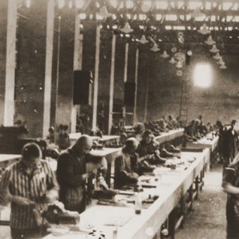 Z pracy robotników przymusowych korzystało podczas II wojny światowej wiele firm, m.in. Siemens (na zdj.).