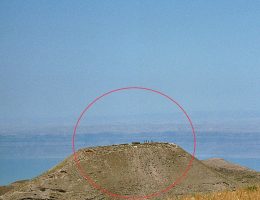 Widok na twierdzę Macheront górującą nad Jordanem (fot. domena publiczna)