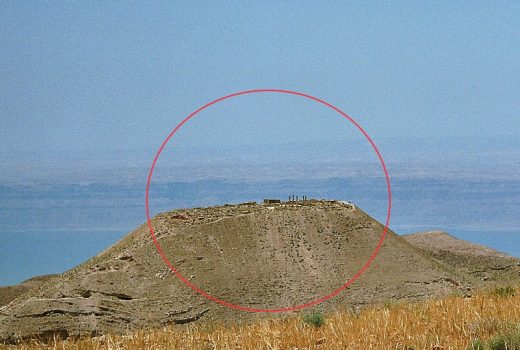 Widok na twierdzę Macheront górującą nad Jordanem (fot. domena publiczna)